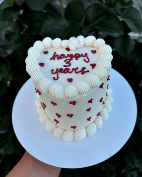 Loved how this anniversary mini turned out ♥️ #idahofalls #idahofallscakes #idahobaker #heartcake #vintagecake #buttercreamcake #retrocake #lambethcake 10 Years Anniversary Cake, 4 Year Anniversary Cake, Love Anniversary Cake, 10 Years Anniversary, 4 Year Anniversary, Heart Cake, Love Anniversary, 10 Year Anniversary, Happy Year