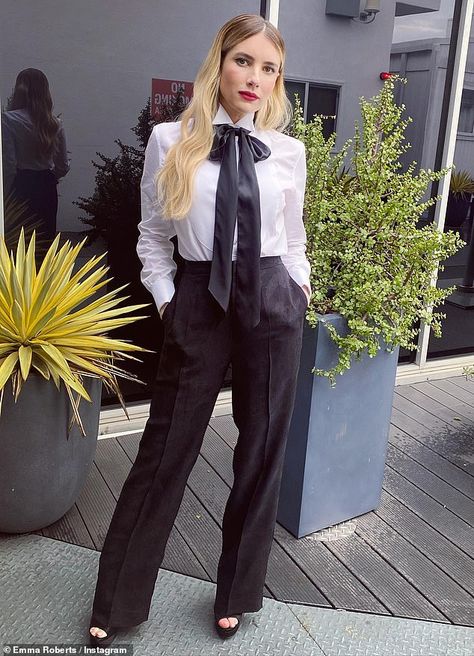 Bow Tie Blouse Outfit, Emma Roberts Boyfriend, Emma Roberts Style, Tie Outfit, White Shirt Outfits, Bella Hadid Outfits, Women Ties, Gorgeous Blouses, Paris Outfits