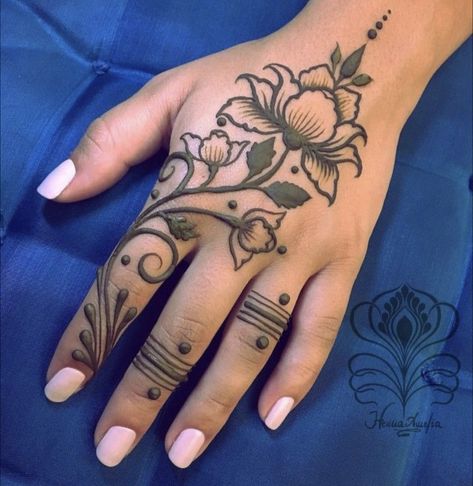 Small Henna Tattoos, Small Henna Designs, Cute Henna Designs, Cute Henna Tattoos, Henna Style Tattoos, Jagua Henna, Small Henna, Henna Inspired Tattoos, Cute Henna