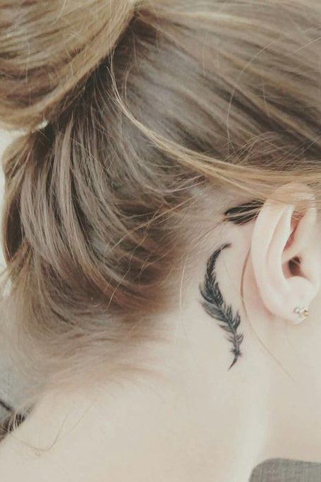 Feather Tattoo Behind Ear, Feather Tattoo Ear, White Feather Tattoos, Small Feather Tattoo, Feather Tattoo Colour, Feather Tattoo Meaning, Behind Ear Tattoos, Tatuagem Masculina Pequena, Tato Minimal