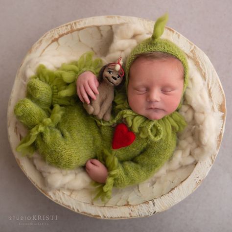 Newborn December Pictures, Grinch Maternity Photos, Newborn Photography December, Grinch Christmas Photoshoot, Newborn Grinch Pictures, Newborn Photography Christmas, Baby Grinch Costume Boy, Grinch Baby Photoshoot, Grinch Newborn Photoshoot