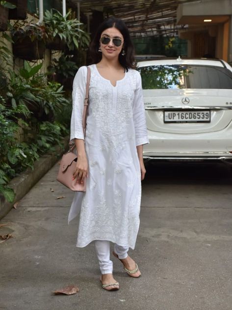 White Chikankari Kurta, Divya Khosla Kumar, Divya Khosla, South Movie, Desi Fits, Chikankari Kurta, Kurta Patterns, Simple Style Outfits, Girls Dress Outfits