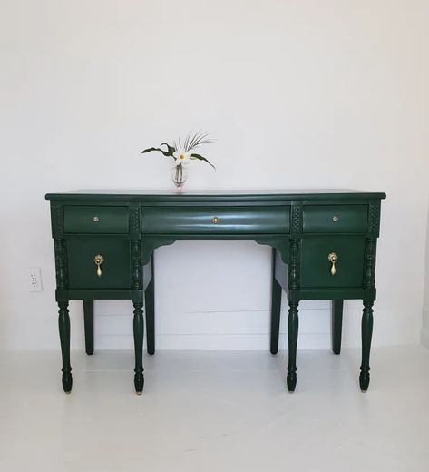 Emerald Green Vanity, Green Dressing Table, Slytherin Bedroom, Green Upholstered Chair, Green Dressing, Vanity Vintage, Manchester By The Sea, Vintage Dressing Table, Beautiful Vanity