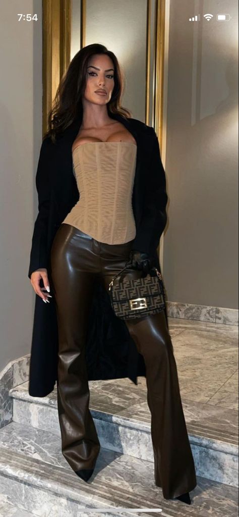 Going Out Nyc Outfit, City Drinks Outfit, Classy Wealthy Outfits, Chill Nye Outfit, Leather Pants And Heels Outfit, All Black Leather Outfit Women, Rich Casual Outfits, Fall Corset Outfit, Black Luxury Outfit