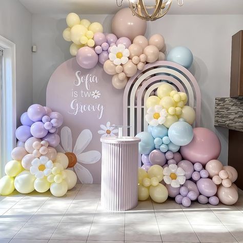 Daisy Balloon Garland, Baby Birthday Party Theme, Two Groovy, 1st Birthday Girl Decorations, Pastel Baby Shower, Happy Birthday Decor, Daisy Party, Pastel Birthday