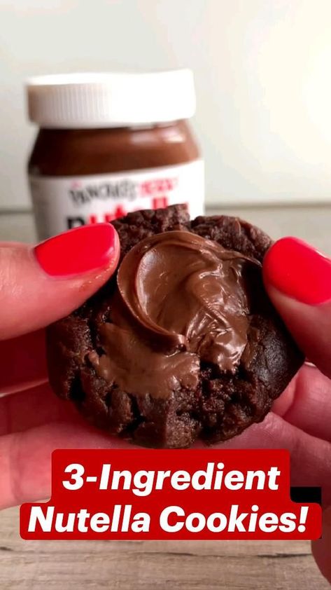 Nutella Microwave, Yummy Nummies, Nutella Inspired Recipes, Amazing Cookies, Nutella Cookies, Cookies Baking, Nutella Recipes, Easy Baking Recipes Desserts, Microwave Recipes