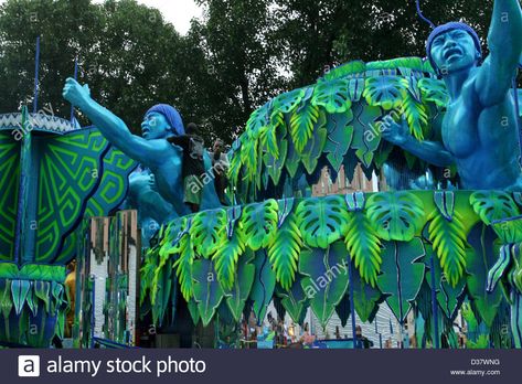 Download this stock image: Float of GRES Portela, in line for Rio de Janeiro's Carnival parade of samba schools, Brazil. - D37WNG from Alamy's library of millions of high resolution stock photos, illustrations and vectors. Street Sculpture, Carnival Floats, Carnival Parade, Stella Luna, Carnival Art, Rio Carnival, Parade Float, Butterfly Theme, Big Flowers