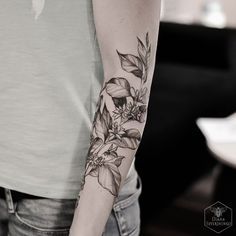 Coffee plant botanical tattoo byb Diana Severinenko part 2 Diana Severinenko, Botanisches Tattoo, Tattoo Cafe, Blackwork Tattoos, Coffee Tattoos, Handpoke Tattoo, Plant Tattoo, Coffee Plant, Botanical Tattoo