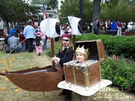 Pirate Ship and Treasure Chest Costumes Kids Pirate Ship, Wheelchair Costumes, Cardboard Tube Crafts, Halloween Costumes To Make, Chicken Costumes, Pirate Halloween Costumes, Homemade Halloween Costumes, Halloween Photo, Kitchen Fun