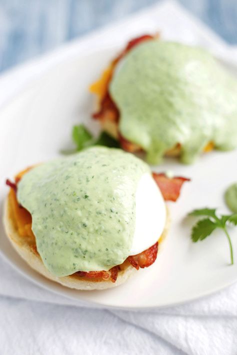 Benedict Recipe, Breakfast Ideas Healthy, Brunch Restaurant, Eggs Benny, Eggs Benedict Recipe, Egg Benedict, Mexican Breakfast Recipes, Brunch Restaurants, Avocado Sauce