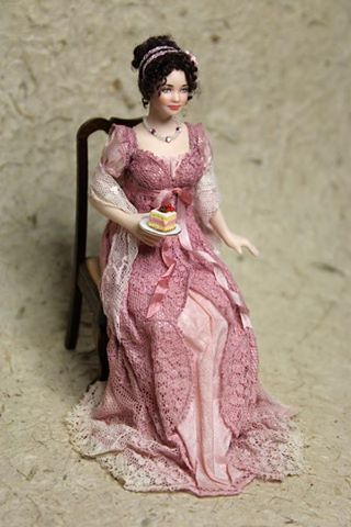 UFACHITA | ELISA FENOGLIO | rinsen2 | Flickr Dollhouse Doll Clothes, Dollhouse Dresses, Barbie Gowns, Victorian Dolls, Doll Costume, Historical Dresses, Dollhouse Dolls, Pretty Dolls, Doll Houses