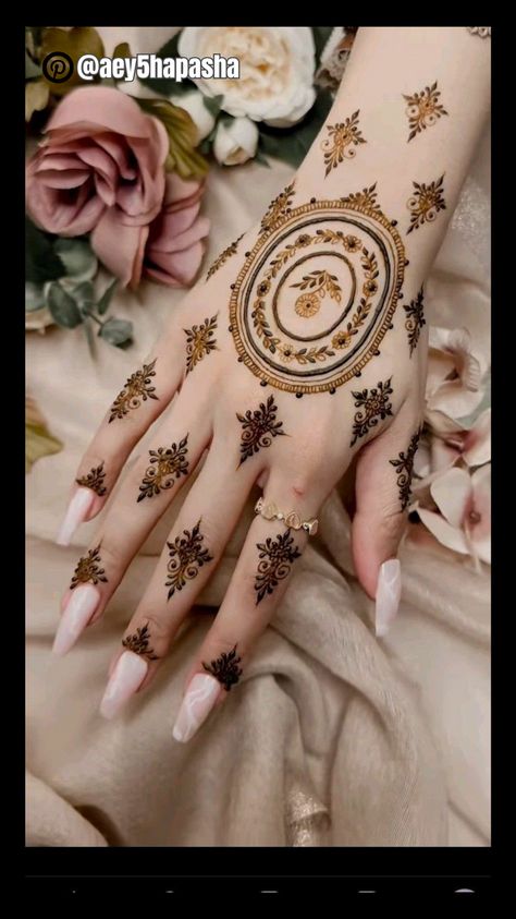 #BoldBeautifulHenna #StrikingHennaDesigns #Eid2024Henna #BoldHennaArt #BeautifulEidHenna #StrikingHennaPatterns #BoldEidLooks #VibrantHennaStyles #EidBoldBeauty #ImpressiveHennaArt #HennaDesignHighlights #Eid2024Bold Kashee's Mehndi Designs, Palm Mehndi Design, Henna Designs Wrist, Bridal Mehandi, Henna Wedding, Finger Henna Designs, Henna Tattoo Designs Hand, Latest Henna Designs, Mehndi Designs For Kids