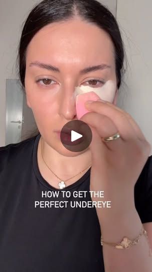 How To Apply Concealer Under Eyes, Apply Concealer Under Eyes, Concealer Tips How To Apply, Concealer Tips, Applying Concealer, Concealer Tricks, Apply Concealer, Natural Makeup Tips, Makeup Tutorial Step By Step