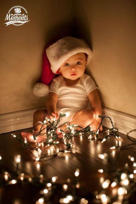 Santy Vom Avea Un Copil, Baby Christmas Photography, Christmas Baby Pictures, Grey Candles, Baby Christmas Photos, Xmas Photos, Milestone Pictures, Newborn Baby Photoshoot, Baby Boy Photography