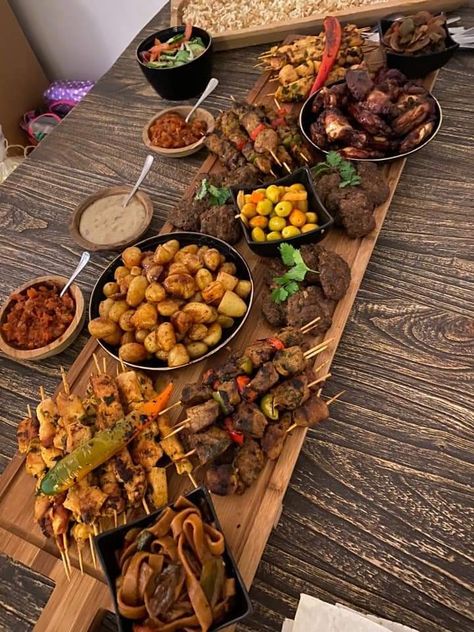 African Catering Ideas, African Food Party, African Brunch Ideas, African Brunch, Appetizer Aesthetic, African Buffet, Aesthetic Food Recipes, Food Food Recipes, Home Decor Ideas Bedroom