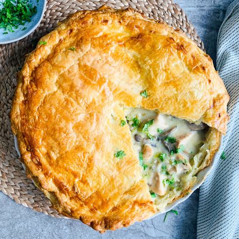 Chicken, Bacon, Mushroom and Leek Pie — Lillie Farrow Veg Pie, Chicken And Leek Pie, Chicken Pie Recipe, Bacon Mushroom, Leek Pie, Leek Recipes, Mushroom Pie, Chicken Mushroom, Bacon Stuffed Mushrooms