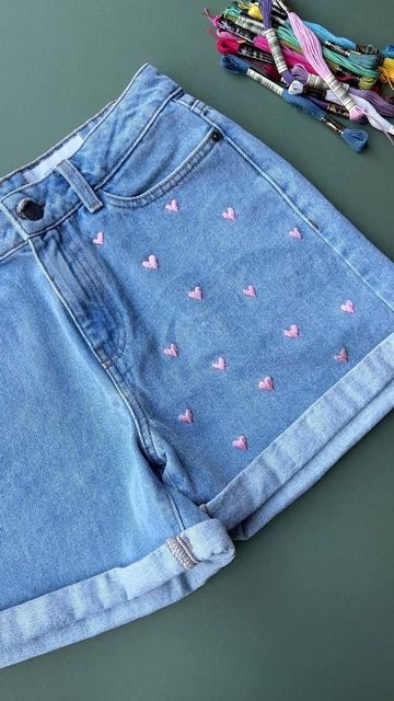 Simple Jean Embroidery, Embroidered Shorts Diy, Embroidered Jeans Diy Simple, Embroidery On Shorts, Hand Embroidery On Jeans, Embroidered Jeans Diy, Cute Embroidery Patterns, Embroidery Jeans Diy, Embroidery Shorts