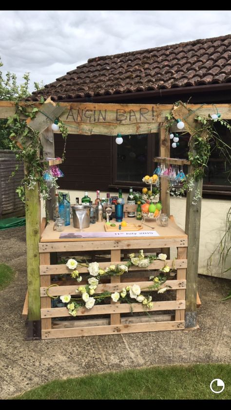 Garden Ideas Pallet, Garden Bar Ideas, Outside Birthday, Diy Lemonade Stand, Diy Garden Ideas, Outdoor Bars, Pallet Wall Decor, Pallet Bar Diy, Birthday Bbq