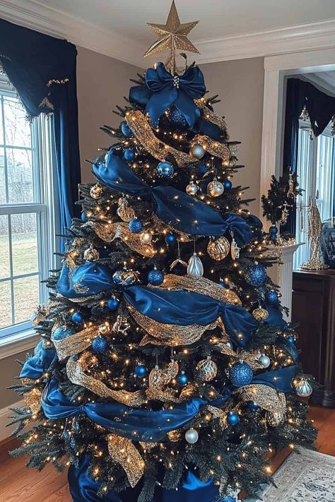 Blue Christmas Tree Pink And Turquoise Christmas Tree, Elegant Christmas Decor Ideas For Living Room, Royal Blue Christmas Tree, Blue Christmas Tree Ideas, Blue Christmas Tree Decorations, Christmas Tree Decorated, Pretty Christmas Decorations, Blue Christmas Decor, Royal Christmas