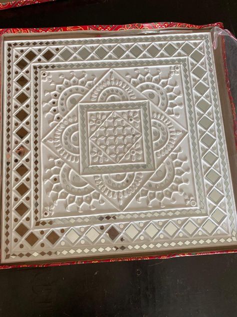 Lippin Art Square, Lipan Art On Square Board, Lipan Art Square, Lippan Art Mirror Square Shape, Lipan Art Square Design, Indian Clay Art, Lippan Art Mirror Square, Lippan Art Rectangle Shape, Lippan Art On Square Board