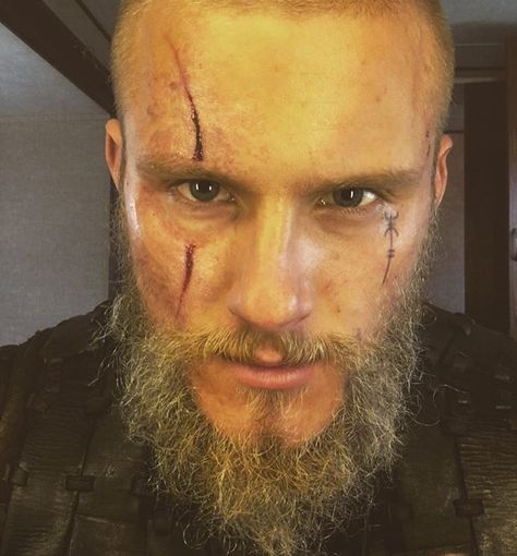 Björn Ironside's eye tattoo Viking Face Paint, Bjorn Vikings, Eye Tattoo Meaning, Viking Makeup, Portrait Tattoo Sleeve, Vikings History, Lagertha Hair, Viking Party, King Ragnar