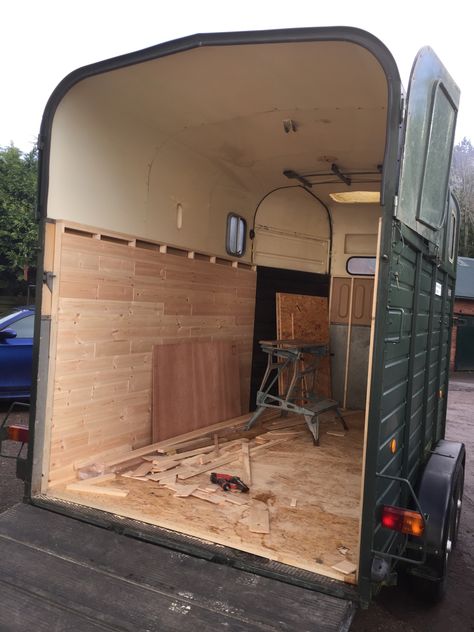 Bumper Pull Horse Trailer, Converted Horse Trailer, Horse Box Conversion, Horsebox Bar, Jumping Horses, Catering Trailer, Mobile Coffee Shop, Coffee Trailer, Saddle Rack