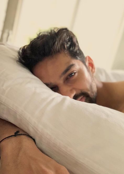 Karan Vohra, Bean Bag Chair, Actors, Film, Bed