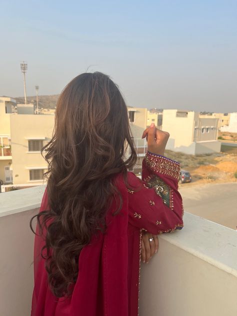 Pakistan Outfits Casual, Pakistani Clothes Aesthetic, Desi Core Outfits, Pakistani Asthetics, Pakistan Vibes, Pakistani Picture, Pakistan Girl, Desi Girl Aesthetic, Pakistan Aesthetic