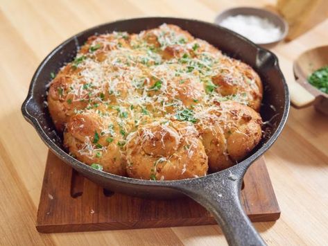 Get Easy Garlic Knots Recipe from Food Network Easy Garlic Knots, Scott Conant, Pasta Bake Easy, The Kitchen Food Network, Garlic Knots Recipe, Garlic Knots, Biscuit Rolls, Top Recipes, Easy Pasta