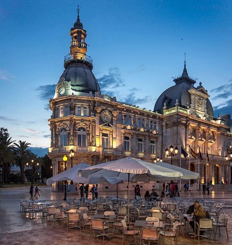 Se trata de un edificio situado en una plaza de la ciudad en el área de Murcia Cartagena Spain, Dream Cruise, Mediterranean Cruise, Summer Sunshine, Travel Goals, Spain Travel, Places Around The World, Vacation Spots, Travel Dreams