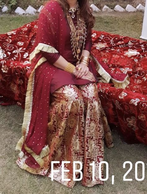 Banarsi Gharara, Velvet Pakistani Dress, Embellished Dresses, Gharara Designs, Pret Wear, Newborn Quotes, Gown Party Wear, Velvet Dress Designs, Designer Kurti Patterns