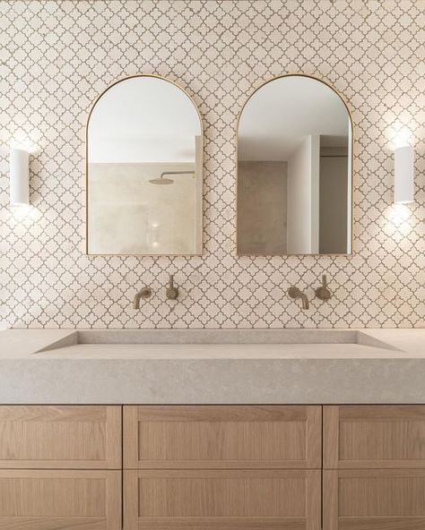 FARMERS DOORS on Instagram: "Our Clear finish perfectly complements the stunning tones in the gorgeous ensuite!! 🤍 Design: @de_vere_design_co Photographer: @alynemedia Installer: @akyrah_kitchens Build: @wattbuilding" Ensuite Design, Alcove Bathtub, Modern Farmhouse, Lighted Bathroom Mirror, Building A House, Bathroom Mirror, New Homes, Doors, Building