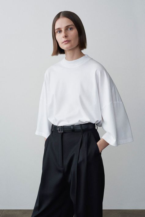 The Row Summer, Black Trousers Outfit, Trousers Outfit, Minimal Look, Black Trousers, Work Looks, T-shirts & Tank Tops, Women's T Shirts, Mode Inspiration