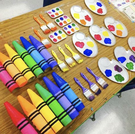 Crayola Christmas Tree, Art Room Doors, Elementary Art Classroom, Elementary Art Rooms, Cassie Stephens, Art Classroom Decor, Outfit Photos, Rainbow Tree, Art Teaching