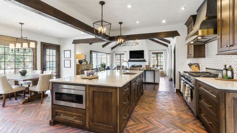 View This Tudor Home Makeover on the Water - Lakeshore Living Interior Tudor Style Home, Modern Tudor Interiors, Tudor Style Kitchen, English Tudor Homes Interior, Tudor Style Homes Interior, Tudor Interior, Tudor Kitchen, Maple Bars, Tudor Home