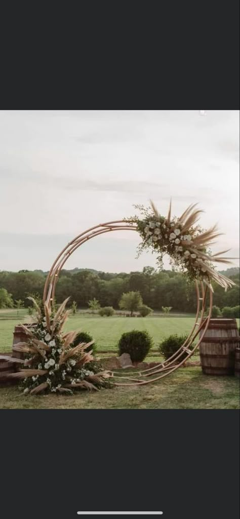 Boho Lanterns Wedding, Hay Ring, Round Bale Feeder, Boho Lanterns, Idea For Wedding, Country Western Wedding, Ring Decoration, Western Themed Wedding, Fall Wedding Diy