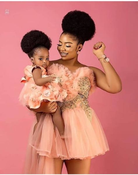 20+ Beautiful and Easy Ways To Style Your Natural Hair - The Glossychic Mommy And Me Tea Party Outfits, Queens Photoshoot, Mother And Daughter Photoshoot, Mommy Daughter Photography, 360 Photobooth, Mommy Daughter Photoshoot, Mommy Daughter Pictures, Overlay Template, Mother Daughter Photoshoot