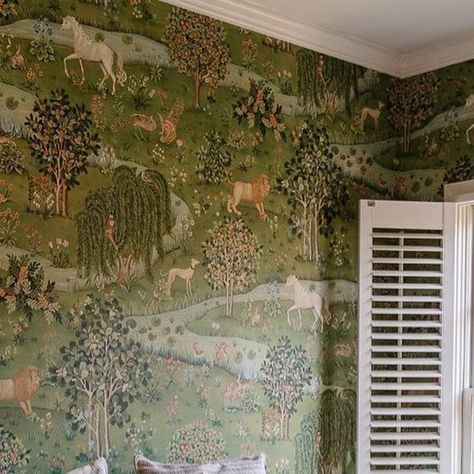 Kindergarten Wallpaper, William Morris Wallpaper, Safari Wallpaper, Morris Wallpapers, Nature Motifs, Vintage Flowers Wallpaper, Willow Green, Kids Room Wallpaper, Nursery Wallpaper