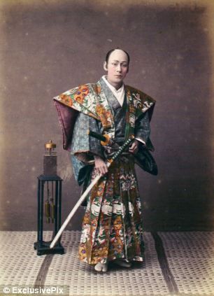 End of the Samurai: Stunning portraits of Japan¿s warrior class captures men at the height of their power before 19th century demise | Daily Mail Online Cursed Samurai, Samurai Attire, Samurai Photo, Armor Photo, Real Samurai, Japanese Statue, Art T Shirts, Guerriero Samurai, Year Tattoo