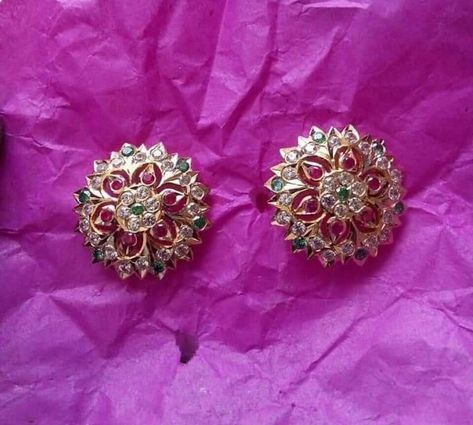 Gold Kammalu, Rani Haram, Gold Buttalu, Big Earrings Gold, Gold Jewellery India, Devotional Topics, Gold Earrings For Kids, Big Stud Earrings, New Gold Jewellery Designs