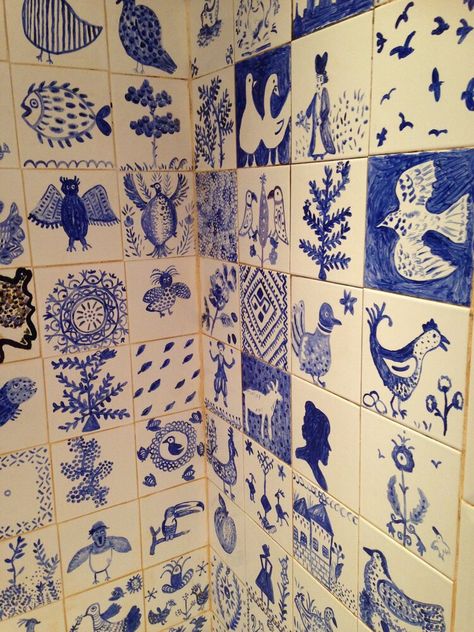 Delft Tiles, Tile Crafts, Hand Painted Tiles, Clay Tiles, Blue Tiles, Handmade Tiles, White Tiles, Painting Tile, Blue Ceramics