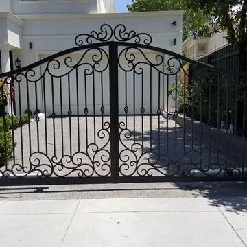 Wrought Iron Gates and Infils - Traditional - Melbourne - by Unique Wrought Iron | Houzz Wrought Iron Gate Designs, Porte In Ferro, Metal Garden Gates, Iron Garden Gates, Gates And Railings, Front Walk, Wrought Iron Design, Wrought Iron Decor, Iron Gate Design