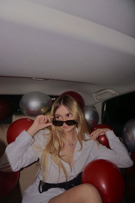 Sweet 16 Car Photoshoot, Cars Birthday Photo Shoot Ideas, Hot Car Photoshoot, Car Birthday Pictures, Birthday Shoot With Car, Car Birthday Shoot, Birthday Balloon Poses, Photo Shoot In Car, Posing With Balloons