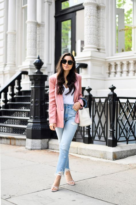 Pink Blazer Blue Jeans Outfit, Girly Blazer Outfits, Pink Houndstooth Blazer Outfit, Look Blazer Rose, Soft Pink Blazer Outfit, Pink Linen Blazer Outfit, Pastel Pink Blazer Outfit, Baby Pink Blazer Outfit, Silk Blazer Outfit