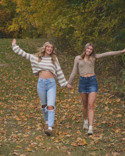 feeling like fall🍂 Best Friend Fall Pictures, Fall Bestie Photoshoot, Fall Bff Photoshoot, Best Friend Fall Photoshoot, Fall Best Friend Photoshoot, Fall Pictures With Friends, Fall Pics, Best Friend Photoshoot, Bff Photoshoot