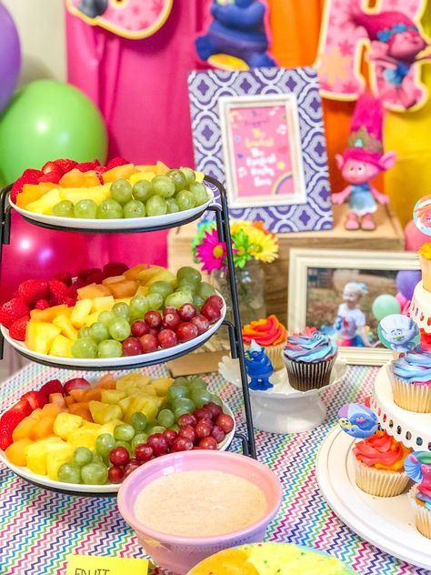 Trolls Birthday Party Food Ideas, Trolls Party Snacks, Trolls Party Food Ideas, Trolls Birthday Food Ideas, Trolls Food Ideas, Trolls Dessert Table, Trolls Second Birthday Party, Trolls Birthday Party Food, Trolls Birthday Party Ideas Food