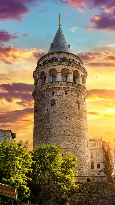 famous Galata Tower in Istanbul, Turkey #AroundTheWorld #world Turkey Tourism, Istanbul Photography, Istanbul City, Famous Architecture, Still Life Oil Painting, Turkey Travel, Istanbul Turkey, Art Reference Photos, Vector Photo