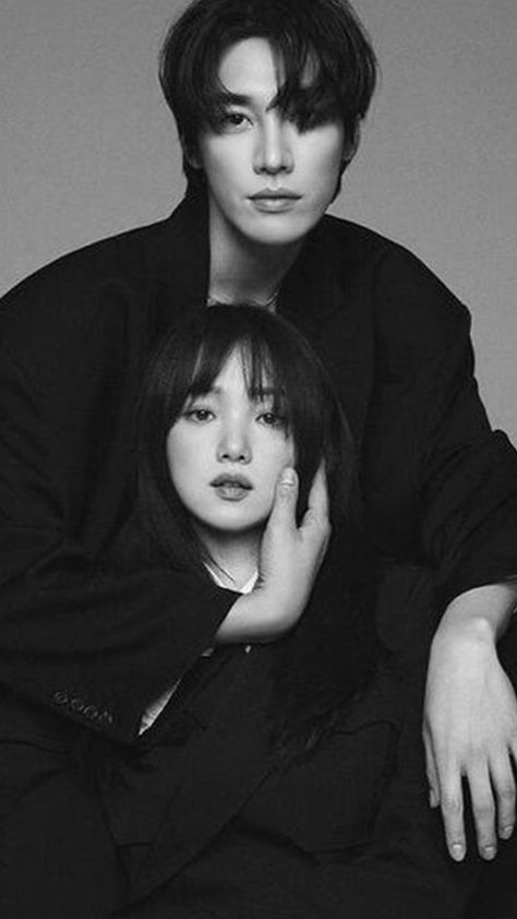 Couple Editorial Shoot, Studio Wedding Photoshoot, Lee Sung Kyung Photoshoot, Elle Photoshoot, Kim Young Kwang, Studio Photoshoot Ideas, Korean Couple Photoshoot, Pre Wedding Photoshoot Outfit, Wedding Photo Studio