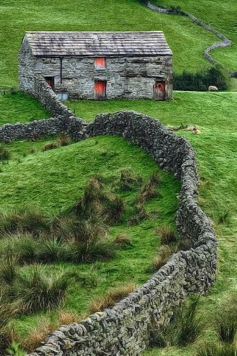 Stone Fence, Yorkshire, England !!    ♥ www.mostawesomedaily.com ♥ Yorkshire Dales National Park, Stone Barns, Dry Stone, Yorkshire Dales, England And Scotland, Old Barns, Old Stone, Stone House, English Countryside