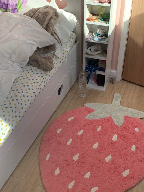 Strawberry Aesthetic Room, Strawberry Bedroom Ideas, Strawberry Bedroom Decor, Strawberry Dorm Room, Strawberry Room Aesthetic, Strawberry Themed Room, Strawberry Shortcake Room Aesthetic, Strawberry Room Decor, Strawberry Carpet